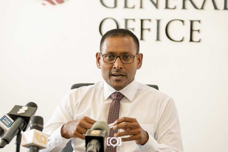 ޕީޖީ ޝަމީމް ބުރާސްފަތި ދުވަހު ކޮމިޓީއަށް ހާޒިރުކުރަނީ