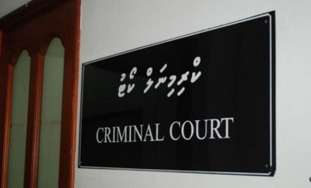ކޯން ފްލޭކްސް ޕެކެޓުގައި ޑޮލަރު ފޮރުވި މީހާއަށް ހުކުމް ކޮށްފި