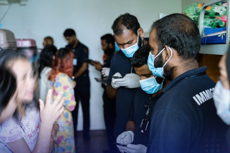 ގަވާއިދާ ޚިލާފަށް އުޅެމުންދިޔަ އިތުރު 9 ބިދޭސީއަކު އިމިގްރޭޝަންގެ ބެލުމުގެ ދަށަށް