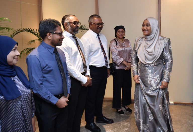 މެޑަމް ސާޖިދާ ޓެންޒޭނިޔާއަށް ފުރާވަޑައިގެންފި