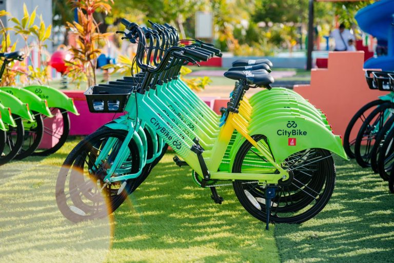 6 ރަށަކަށް ބީއެމްއެލްއިން 300 ބައިސްކަލް ހަދިޔާކޮށްފި