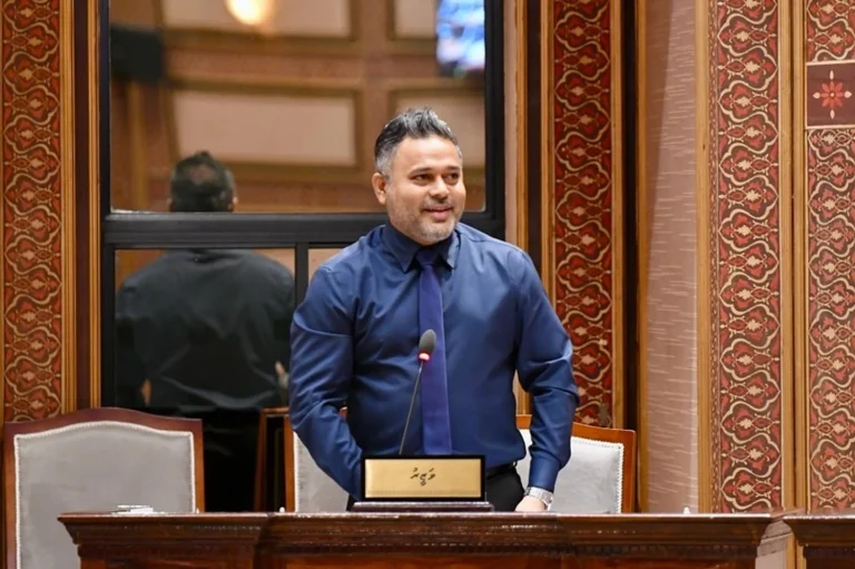 މަސްވެރިންނަށް ދޭންޖެހޭ ހުރިހާ ފައިސާއެއް މާދަމާގެ ނިޔަލަށް ލިބޭނެ: މިނިސްޓަރު ޝިޔާމް