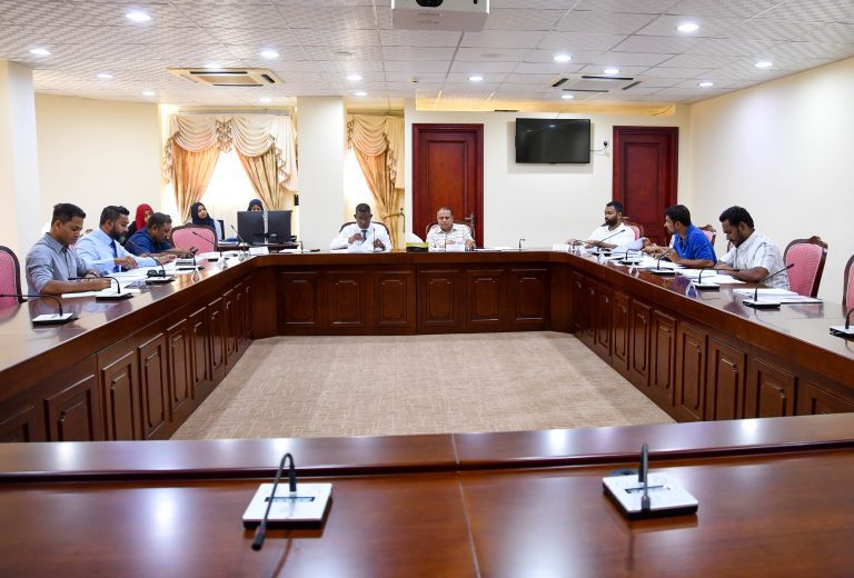 އޭސީސީއާއި، އީސީގެ ނައިބު ރައީސާއި، 3 މެންބަރަކު ވަކިކުރަން ނިންމައިފި