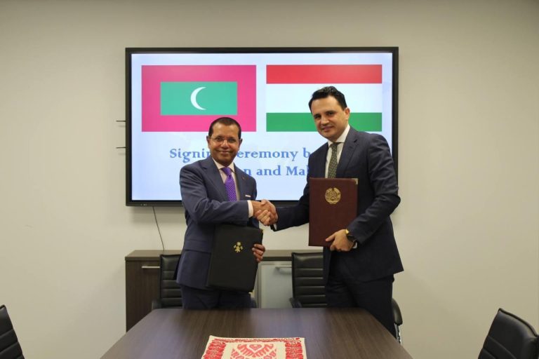 ރާއްޖެއާއި ތަޖިކިސްތާނުން ވިސާ އެގްޒެމްޝަން އެއްބަސްވުމެއްގައި ސޮއިކޮށްފި