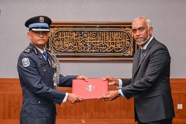މިވަގުތު 147 ރަށެއްގައި ފުލުހުންގެ ހިދުމަތް ދެމުން އެބަދޭ: ކޮމިޝަނަރ