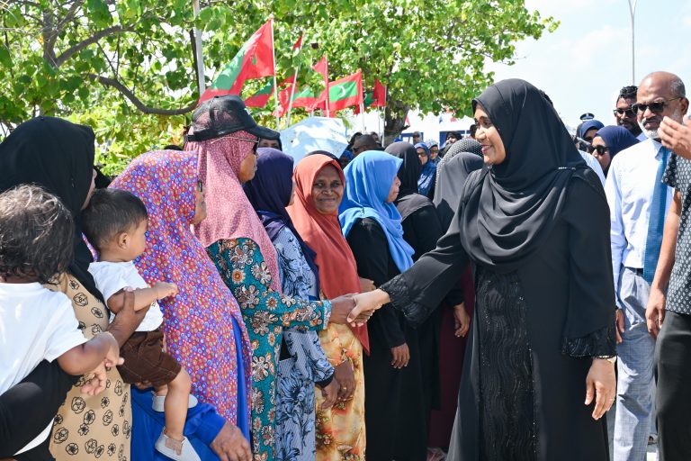 މެޑަމް ސާޖިދާ، ރަސްމީ ދަތުރުފުޅެއްގައި މ. ދިއްގަރަށް