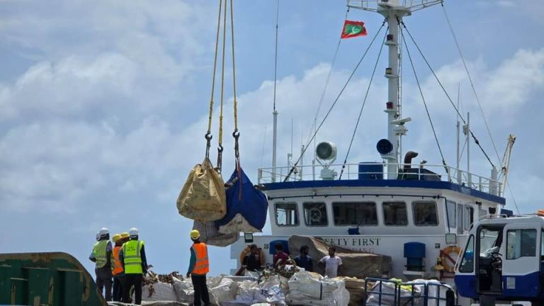 ރައީސް ޑރ. މުޢިއްޒުގެ ވެރިކަމުގެ ފުރަތަމަ އަހަރު: ރާއްޖެ އައި ކާގޯގެ ޢަދަދު ބޮޑުތަނުން އިތުރު