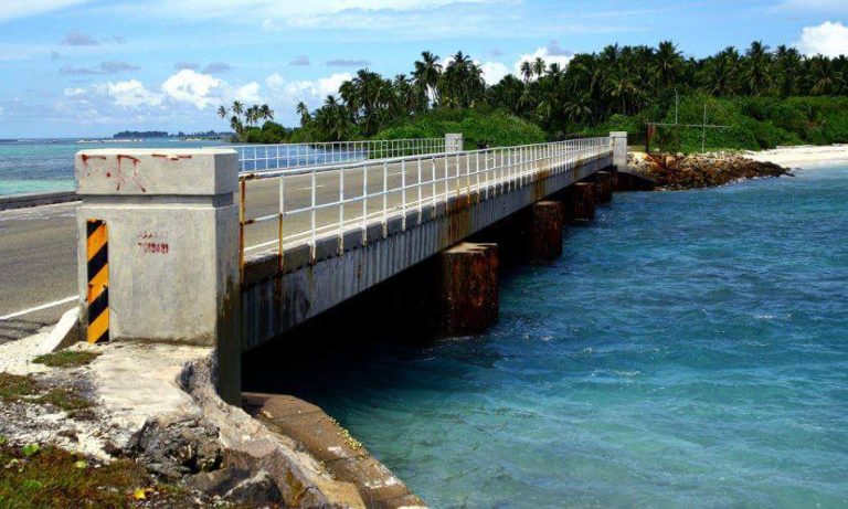 އައްޑޫ ސިޓީގައި ޒުވާނަކު ދަންޖެހިފައި ހުއްޓައި ފެނިއްޖެ