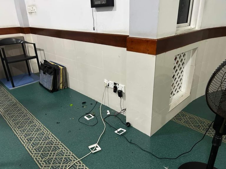 ފުރްޤާން މިސްކިތުގައި ހުރި މުސްހަފުތައް އުކާލައި، ތަކެއްޗަށް ގެއްލުންދިން މައްސަލައެއް ބަލަނީ
