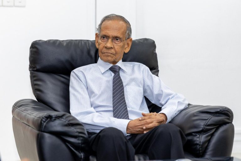 ތަޢުލީމަށް ޚިދުމަތްކުރުމުގެ އެންމެ މަތިވެރި ޝަރަފު ޑރ.ޒާހިރަށް އެރުވުމަށް ރައީސް ނިންމަވައިފި