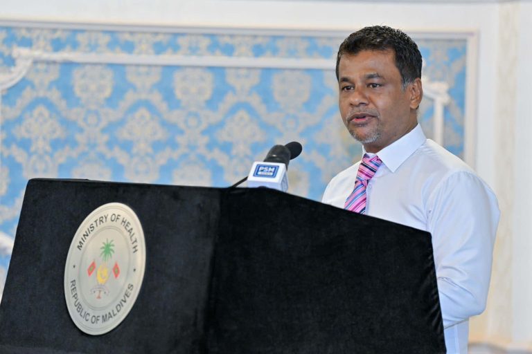 ރައީސްގެ ސިޔާސަތަކީ ވަށާޖެހޭ ނިޒާމެއްގެ ތެރެއިން ރައްޔިތުންނަށް ސިއްހީ ފަރުވާ ފޯރުކޮށްދިނުން: ނާޒިމް