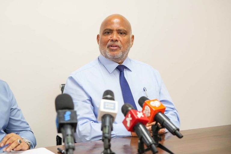 އައިކޮމްގެ އަޑުއެހުމަށް ނުދެވުނީ މުވައްޒަފެއްގެ އިހުމާލުން، ފިޔަވަޅު އަޅައިފިން: ހައުސިންގ މިނިސްޓްރީ
