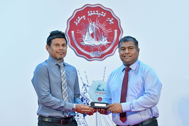 ދިވެހީންގެ އަމިއްލަވަންތަކަމާއި ޤައުމިއްޔަތު ހިމާޔަތްކުރެއްވުމަށް ރައީސް ވަރަށް ބޮޑަށް ސަމާލުކަން ދެއްވާ: ނައިބު ރައީސް