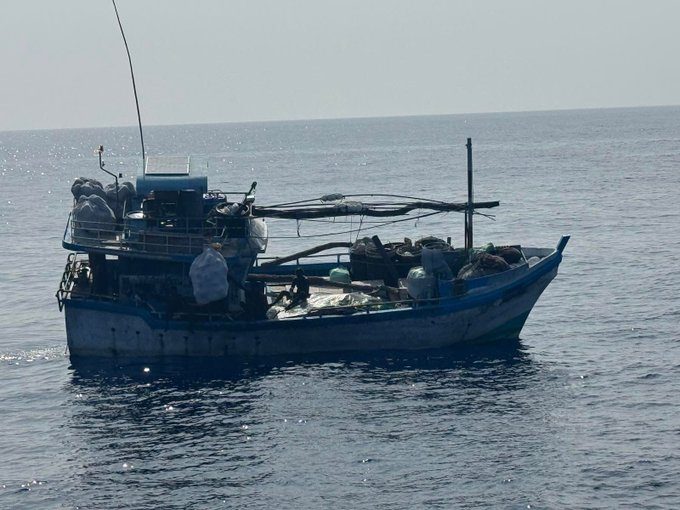 ގަވާއިދާ ޚިލާފަށް ރާއްޖޭގެ ކަނޑުގެ ސަރަހައްދަށް ވަދެ އުޅުނު މަސްދޯންޏެއް އަތުލައިގެންފި