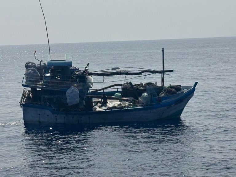 ލަންކާ މަސްބޯޓަކުން ގިނަ އަދަދެއްގެ މަސްތުވާތަކެތި އަތުލައިގެންފި
