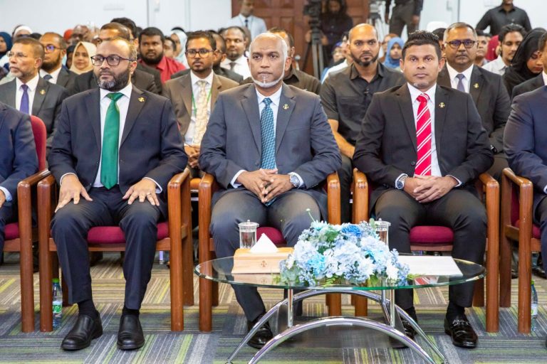 ސިޔާސީ މުވައްޒަފުންގެ އަދަދަކީ 922: ރައީސް އޮފީސް