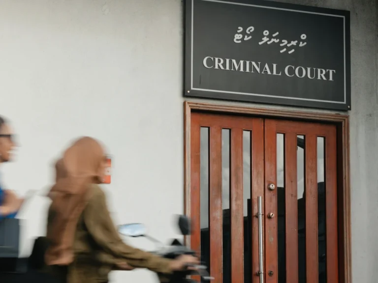 ފަނޑިޔާރު ބަލައިނުގަންނަ ކަމަށް ބުނެ ހަޑިހުތުރު ބަހުން ކޯޓުގައި ވާހަކަދެއްކި މީހަކަށް ޖަލު ހުކުމެއް