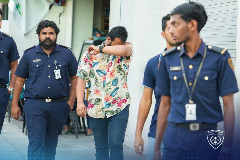 ފިލައިގެން އުޅުނު ބިދޭސީއަކު އިމިގްރޭޝަންގެ ބެލުމުގެ ދަށަށް ގެންގޮސްފި