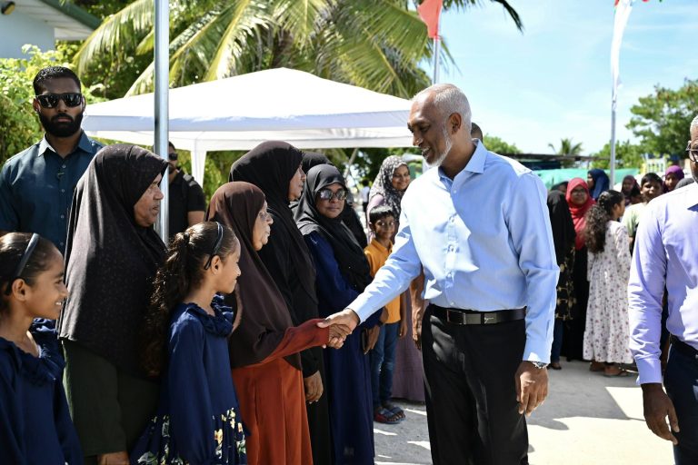 ރައީސް ޑރ.މުޢިއްޒު އަރިއަތޮޅު ދެކުނުބުރިއަށް ކުރެއްވި ދަތުރުފުޅު ނިންމަވާލައްވައިފި