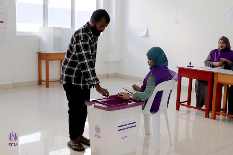 ފެބްރުއަރީގެ ބައި-އިލެކްޝަންތައް: މަންދޫބުންނާއި، އޮބްޒާވަރުންނާއި، މޮނިޓަރުންނަށްވުމުގެ ފުރުސަތު