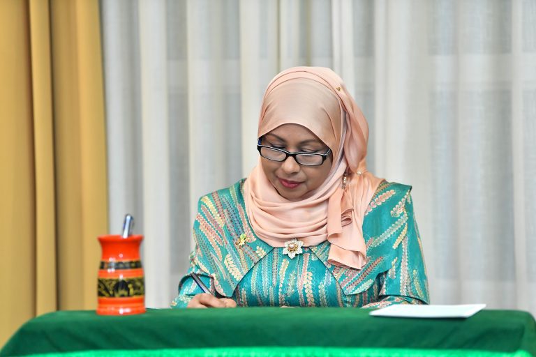 ޑރ. ރަމީލާ، ވަޒީރުކަމުގެ މަޤާމުން އިސްތިޢުފާދެއްވައިފި