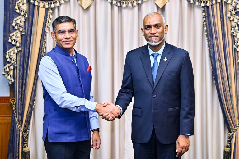 އިންޑިއާގެ ސަފީރު، ރައީސަށް ވަދާޢީ ޒިޔާރަތް ކުރައްވައިފި