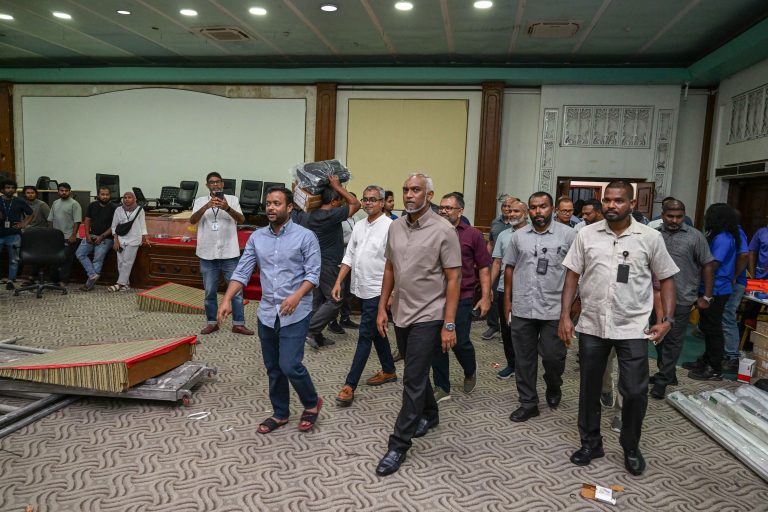 މިނިސްޓްރީތައް ދަރުބާރުގެއަށް ބަދަލުކުރުމުގެ މަސައްކަތް ކުރިއަށްދާގޮތް ބައްލަވަން ރައީސް ވަޑައިގަތުން