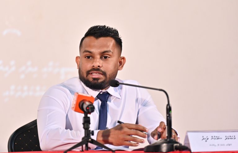 ވިސާ ނެތި ރާއްޖޭގައި ދިރިއުޅެމުންދާ ފަރަންސޭސި އާއިލާއެއް ފޮނުވާލަނީ