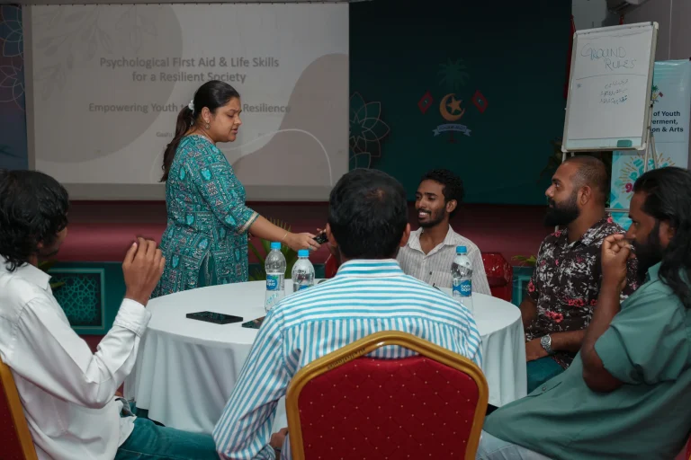 ”ޗެޓް އެންޓް ކަނެކްޓް“ގެ ނަމުގައި ޒުވާނުންނަށް ޚާއްޞަ ސެޝަނެއް