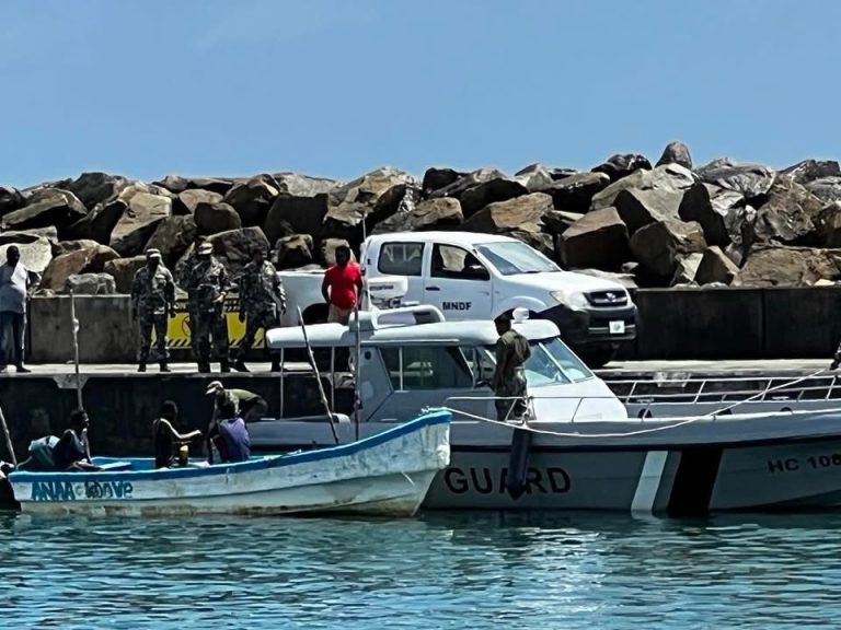 ފުވައްމުލަކު ބޭރުން ހިފެހެއްޓި ސޯމާލިއާގެ ތިން މީހުން ފުލުހުންނާ ހަވާލުކޮށްފި