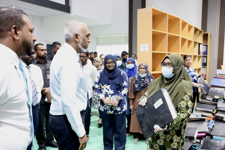 ރައީސް ގަލޮޅު މަދަރުސާއަށް ވަޑައިގަންނަވައިފި