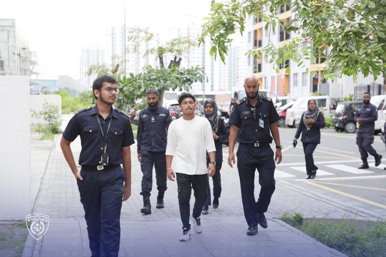ގަވާއިދާ ޚިލާފަށް މަސައްކަތް ކުރަމުންދިޔަ ތިން ބިދޭސީއަކު ހައްޔަރުކޮށްފި