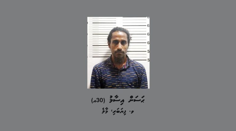 އަންހެނެއްގެ ކަރުގައި އޮތް ފަށް ފޭރެން އުޅުނު މީހާ ބަންދުގައި ބަހައްޓަން ކޯޓުން އަމުރުކޮށްފި