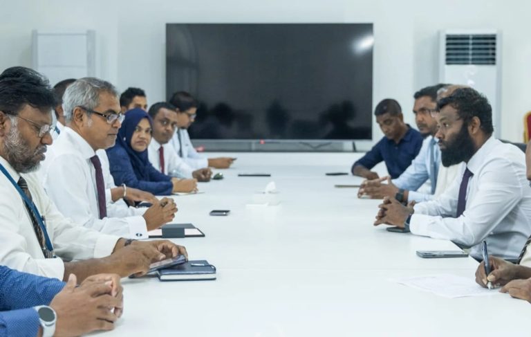 ވިލިފުށި ދާއިރާގެ ރަށްރަށަށް ދިމާވެފައިވާ މައްސަލަތަކާ ގުޅޭ ގޮތުން ވަޒީރު ޠާރިޤާއި މެންބަރު މަޝްވަރާ ކުރައްވައިފި