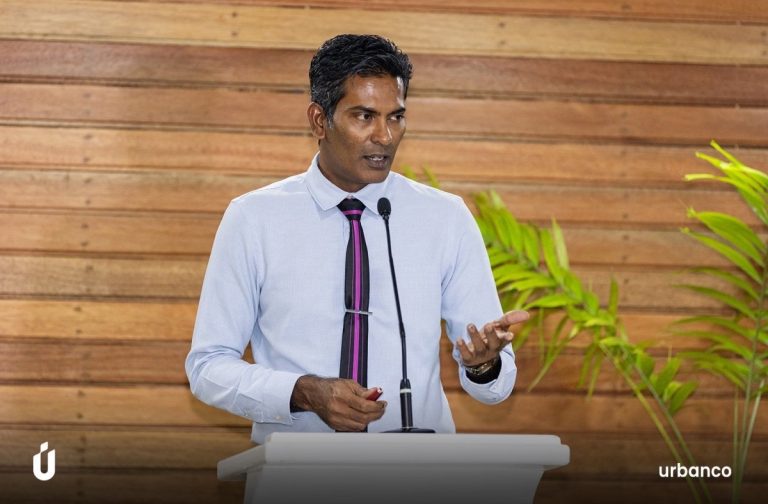 ފަޟުލް ހިމެނޭހެން 20 މީހެއްގެ ޕާސްޕޯޓު ހިފަހައްޓައިފި