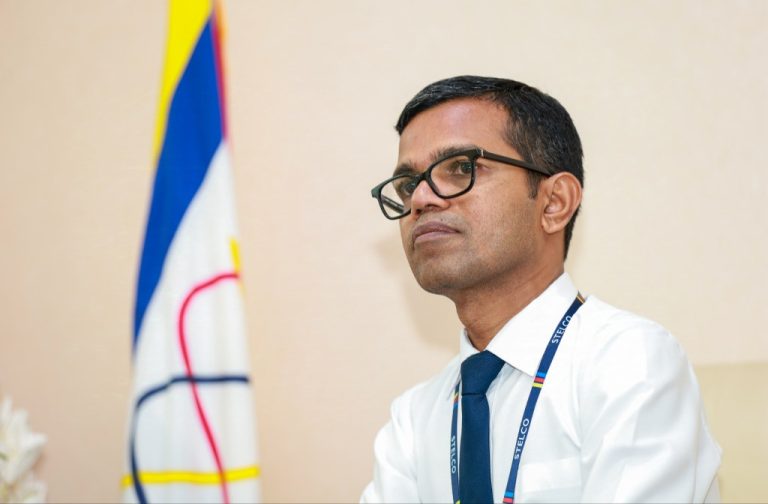 ރައީސް ޑރ.މުޢިއްޒުގެ ވެރިކަމުގައި ކަރަންޓު ޚިދުމަތުގެ ކުރިމަގު އޮތީ ވަރަށް ވެސް އުޖާލާކޮށް: ފަހުމީ