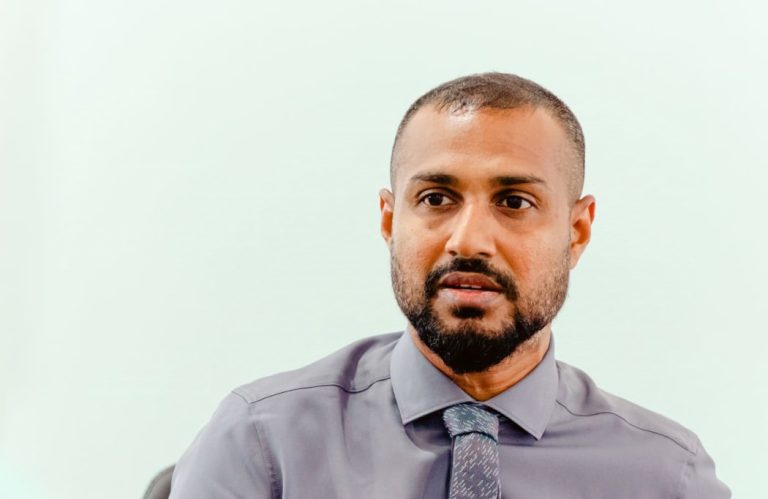 ފެނަކައިގެ އެމްްޑީ މުޢާޒް އިސްތިއުފާ ދެއްވައިފި