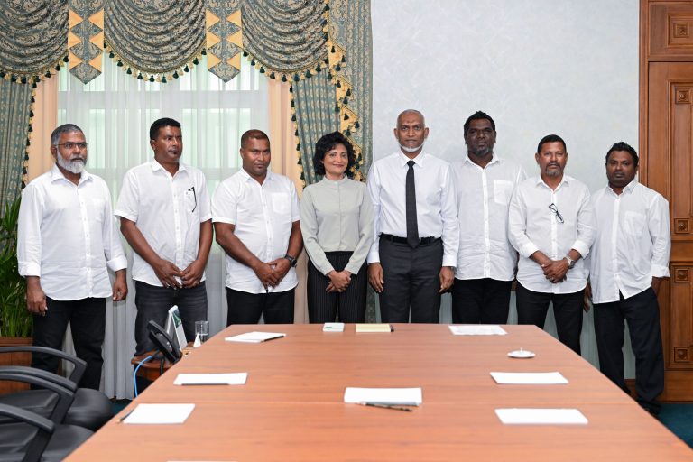 މަހުގެ ފައިސާ އާއި ތެޔޮ ލިބުމުގައި ހުރި ދަތިތައް ރައީސް އާއި ހިއްސާކޮށްފި