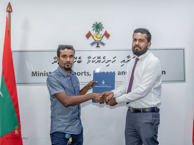 ފޮނަދޫގައި ފުޓްސަލް ދަނޑެއް ތަރައްޤީ ކުރުމަށް އެއްބަސްވުމުގައި ސޮއިކޮށްފި