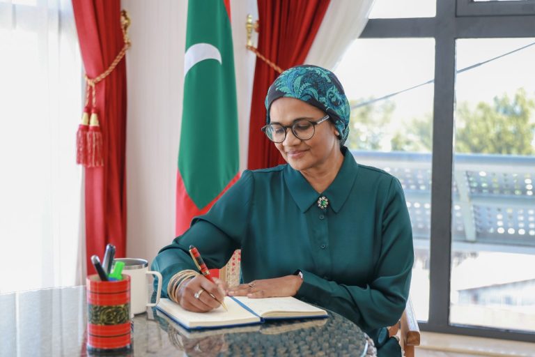ސައުތް އޭޝިއަން ޔުނިވާސިޓީގެ ޕުރޮގުރާމުތަކުގައި ބައިވެރިވުމަށް ހުޅުވާލައިފި