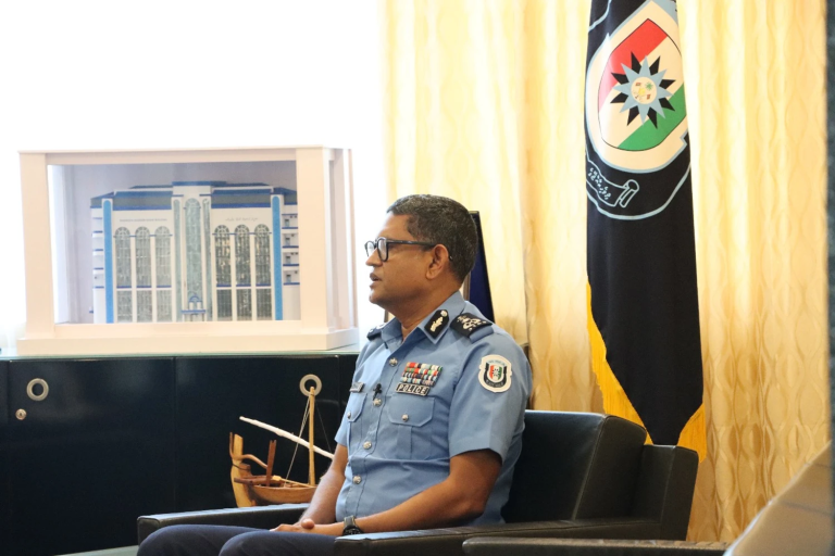 ފުލުހުންނަކީ 24 ގަޑިއިރު ރައްޔިތުންގެ ސަލާމަތާއި ރައްކާތެރިކަމަށްޓަކައި ހޭލާ ތިބޭ ބައެއް: ސީޕީ