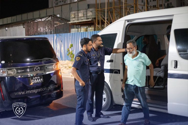 ގަވައިދާ ހިލާފަށް އުޅެމުންދިޔަ ބިދޭސީންތަކެއް އަތުލައިގެންފި