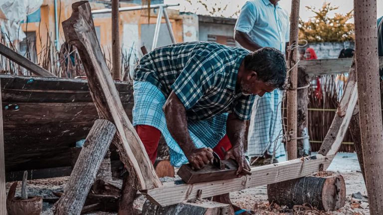 ހެޔޮއެދޭ ފަރާތެއްގެ އެހީގައި ރ. އަތޮޅު ކޮންމެ ރަށަކުން މީހަކު ޙައްޖައް ފޮނުވަނީ