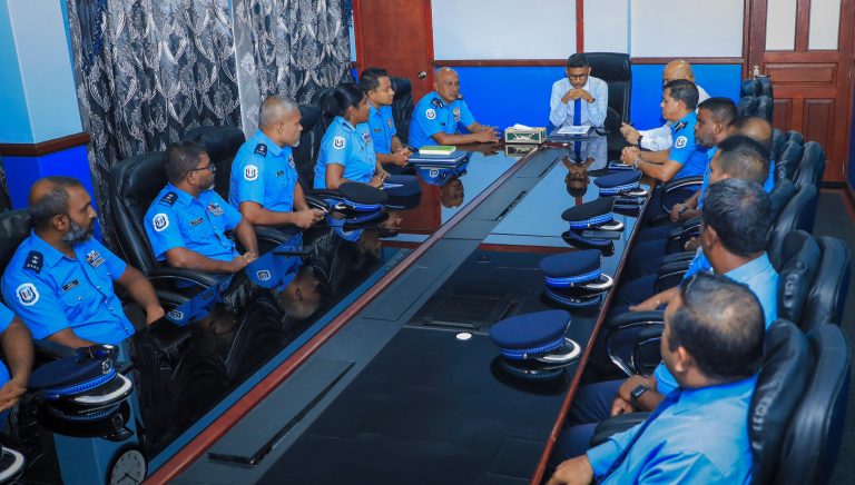 ޚާއްޞަ ސެމިނާއެއްގައި ބައިވެރިވުމަށް 15 ފުލުހަކު ޗައިނާއަށް