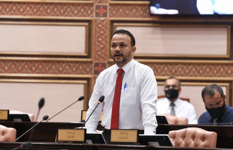 މާލީ ކާރިސާއަކަށް ޤައުމު ގެނބިގެން ދިއުމުގެ ކުރިން އެންމެން އެއްބައިވާންޖެހޭ: ޢަލީ ޙުސައިން