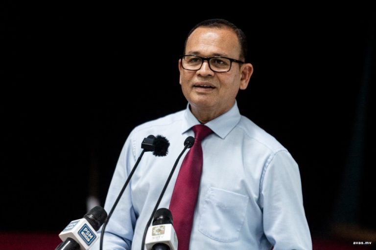 ރައީސް ޑރ.މުޢިއްޒު ކޮރަޕްޝަނަށް އެއްވެސް ފުރުސަތެއް ނުދެއްވާނެކަން ދަނީ ހާމަވަމުން: އާދަމް ޝަރީފް