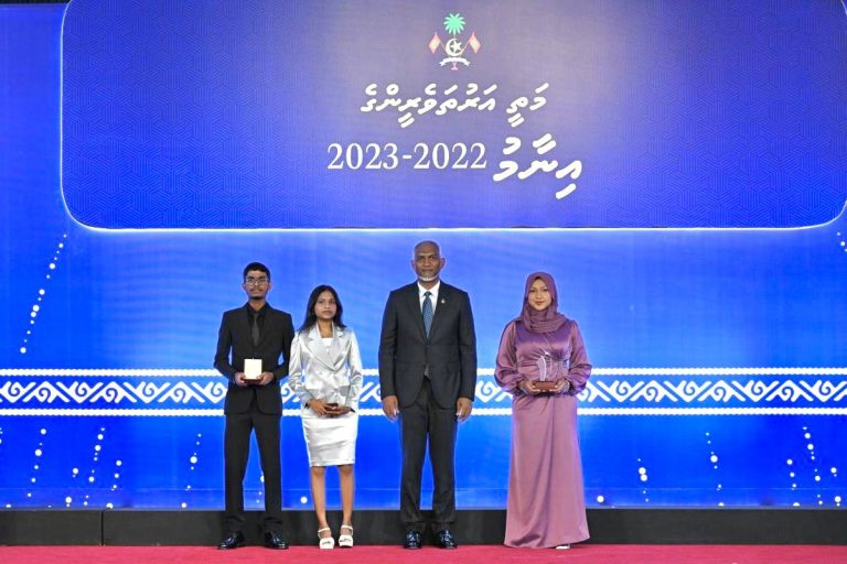 ސްޓޫޑެންޑް ލޯނު ޝަރީޢާ ކޮމްޕްލަޔަންޓްކޮށް އެއްވެސް އިތުރު ފީއެއް ނުނަގަން ނިންމައިފި