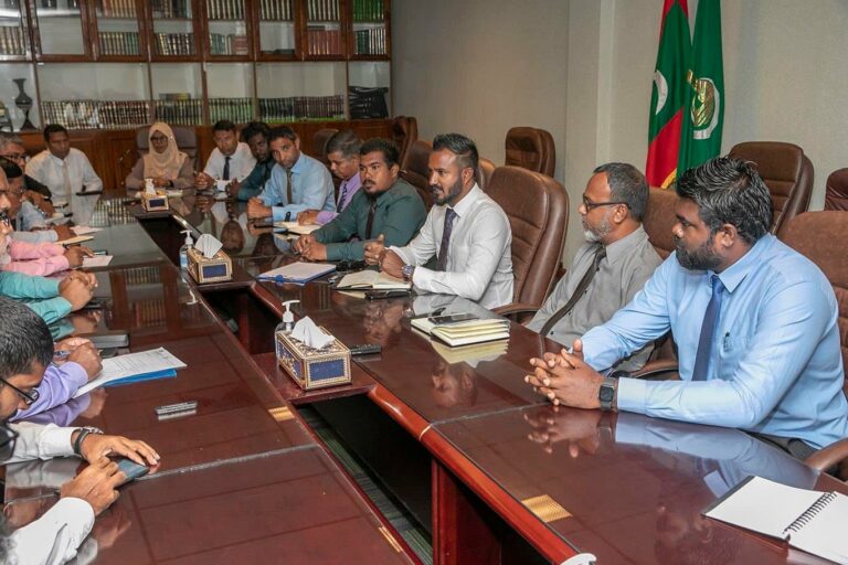 ހދ.އަތޮޅު ކައުންސިލު މެންބަރުންގެ ބެންކޮކް ދަތުރަށް ނުވަލައްކަ، ކައުންސިލުތަކަށް ވީ މަންފާއެއް ނެތް!