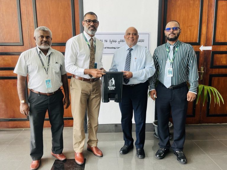 އައިކެއަރ އަދި އައިޖީއެމްއެޗް އިން ހައުސިން މިނިސްޓްރީއަށް ތަކެތި ހަދިޔާކޮށްފި