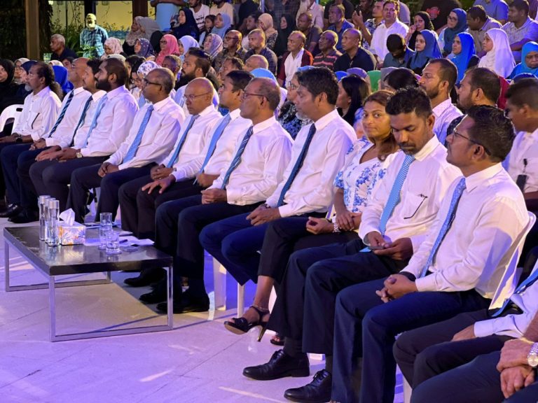 ސަރުކާރު ޒިންމާދާރު ކުރުވުމަށްޓަކައި ޕާޓީތަކާއެކު މަސައްކަތް ކުރަން ޑެމްސްއިން އިގުރާރުވެއްޖެ